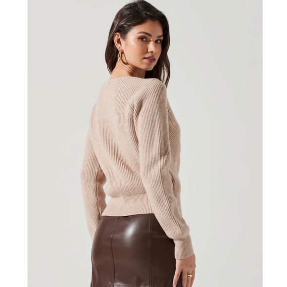 ASTR Viana Sweater in Oatmeal New With Tags Size Large - Picture 3 of 6